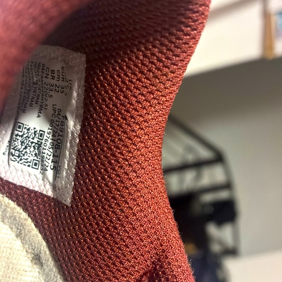 Nike Kids' Burgundy and White Sneakers✨ - Picture 3 of 10